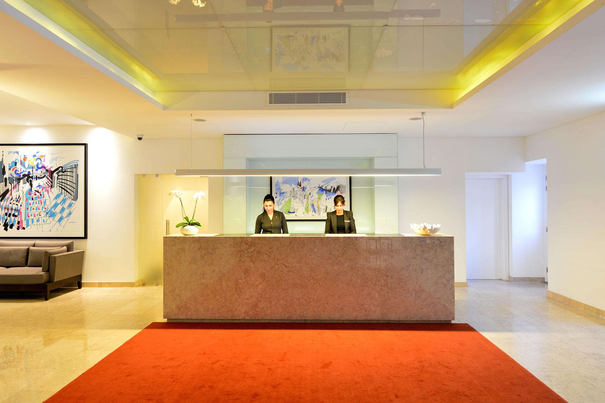 Pestana Cidadela Cascais - Pousada & Art District Εξωτερικό φωτογραφία Reception desk at the Mandarin Oriental, Munich