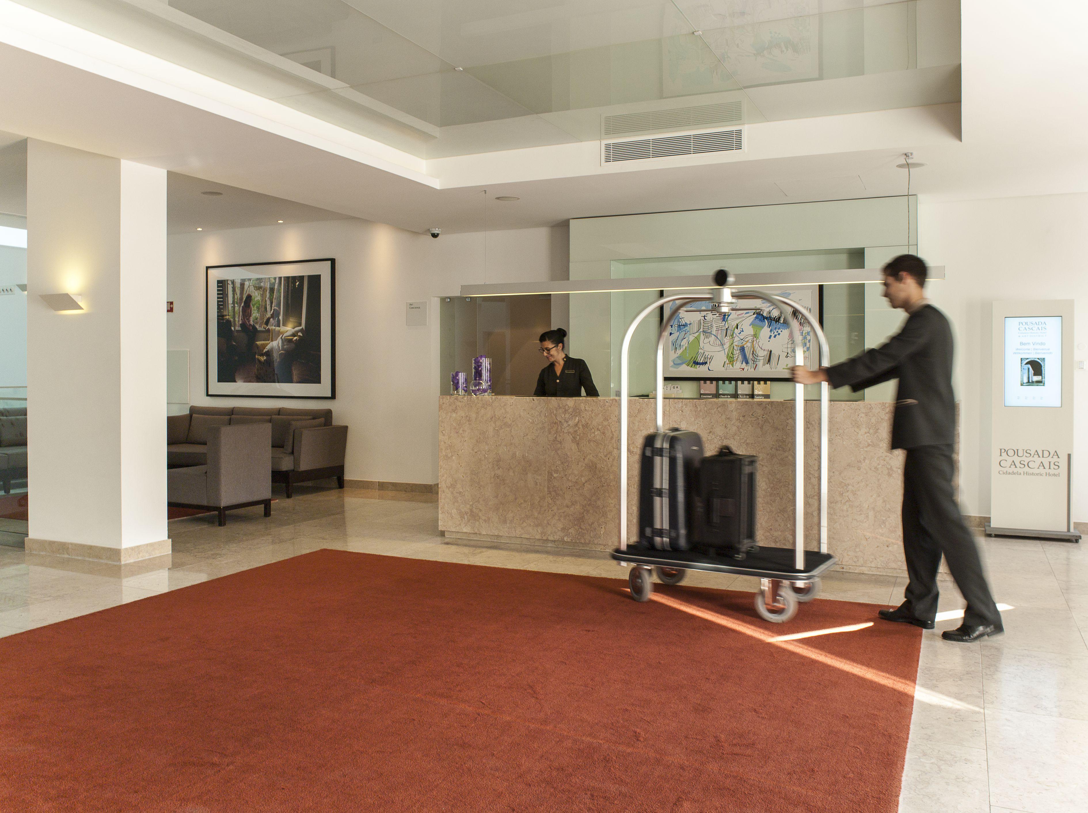 Pestana Cidadela Cascais - Pousada & Art District Εξωτερικό φωτογραφία A bellboy pushing a luggage cart