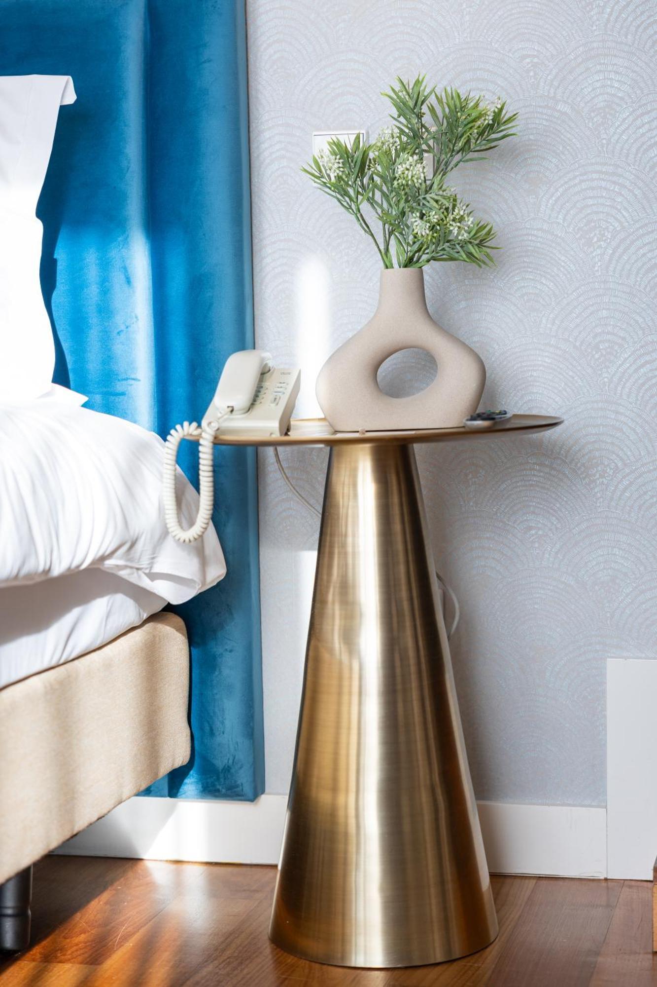 Pestana Cidadela Cascais - Pousada & Art District Εξωτερικό φωτογραφία A bedside table